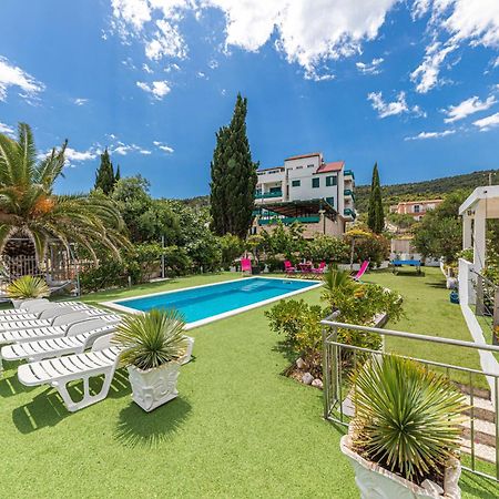 Villa Unique Sur La Plage Pour Des Vacances Inoubliables En Famille Ou Entre Amis Pour 10 Personnes Slatine Bagian luar foto