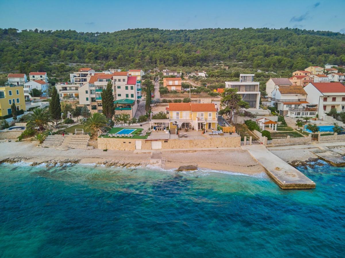 Villa Unique Sur La Plage Pour Des Vacances Inoubliables En Famille Ou Entre Amis Pour 10 Personnes Slatine Bagian luar foto