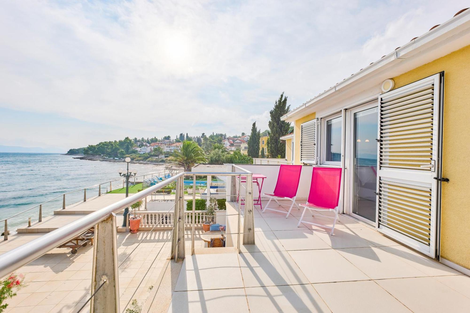 Villa Unique Sur La Plage Pour Des Vacances Inoubliables En Famille Ou Entre Amis Pour 10 Personnes Slatine Bagian luar foto