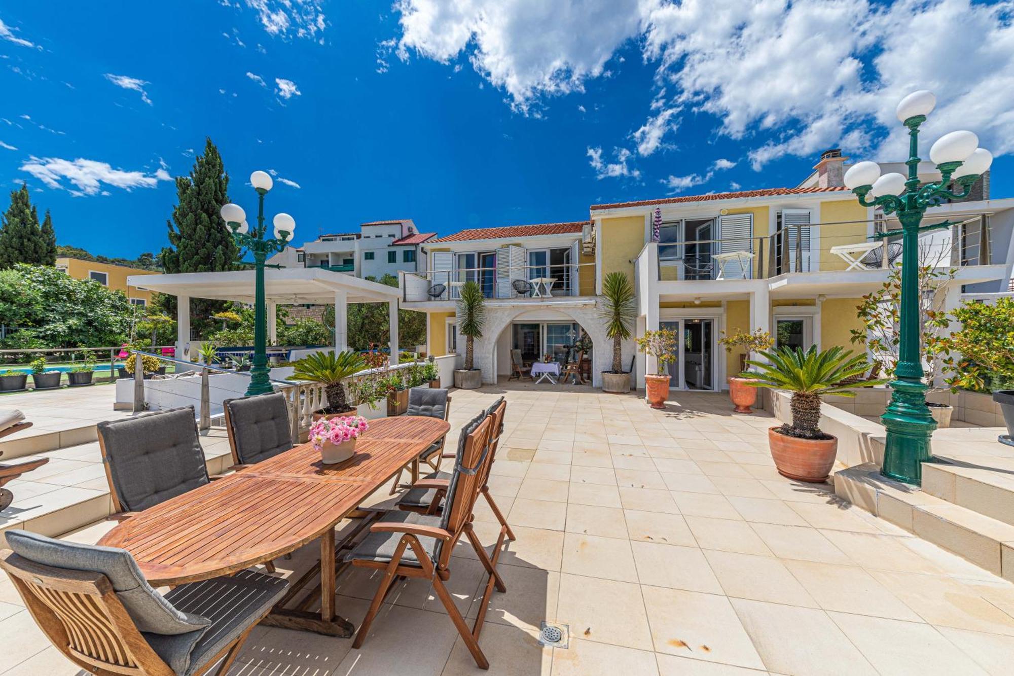 Villa Unique Sur La Plage Pour Des Vacances Inoubliables En Famille Ou Entre Amis Pour 10 Personnes Slatine Bagian luar foto