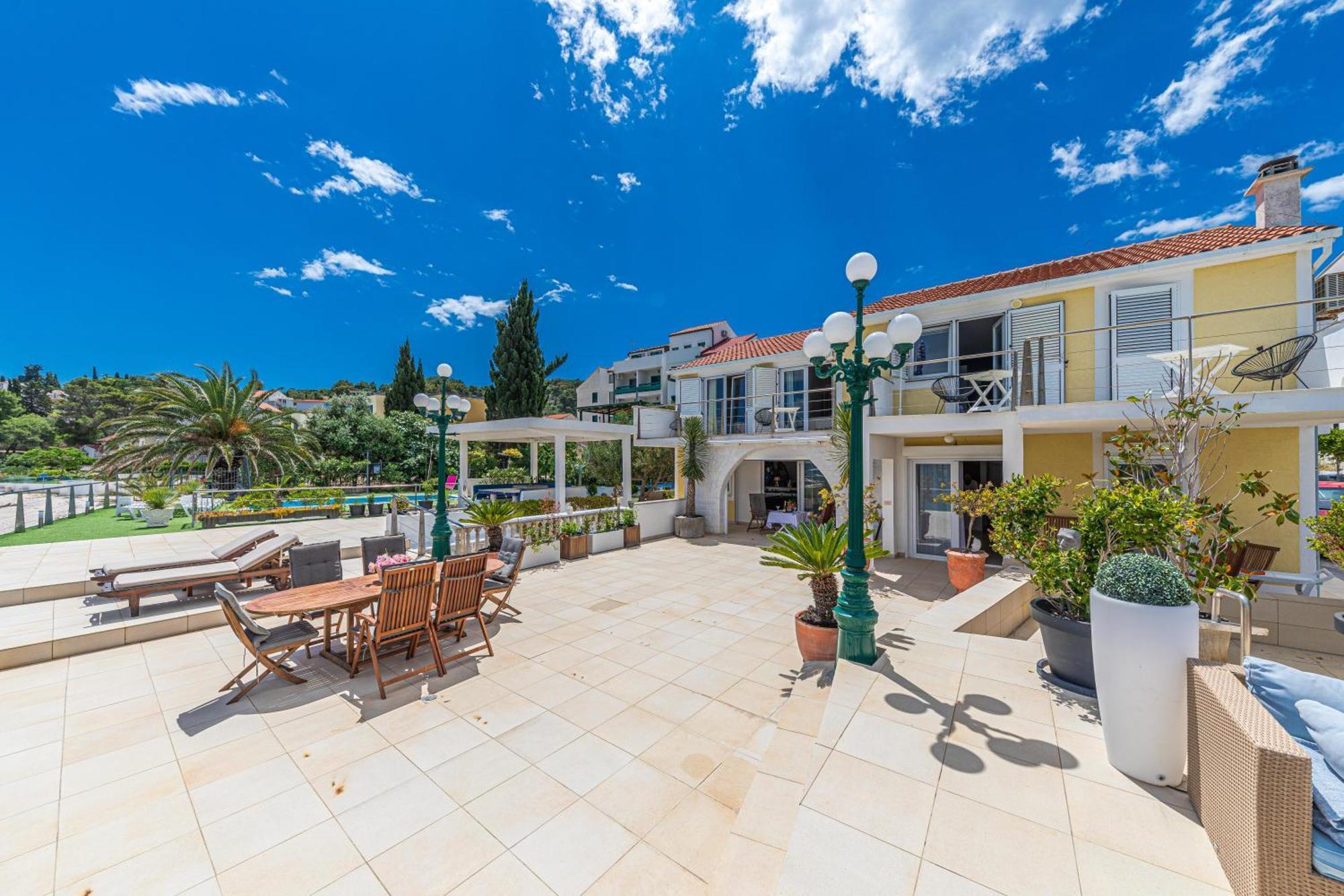 Villa Unique Sur La Plage Pour Des Vacances Inoubliables En Famille Ou Entre Amis Pour 10 Personnes Slatine Bagian luar foto