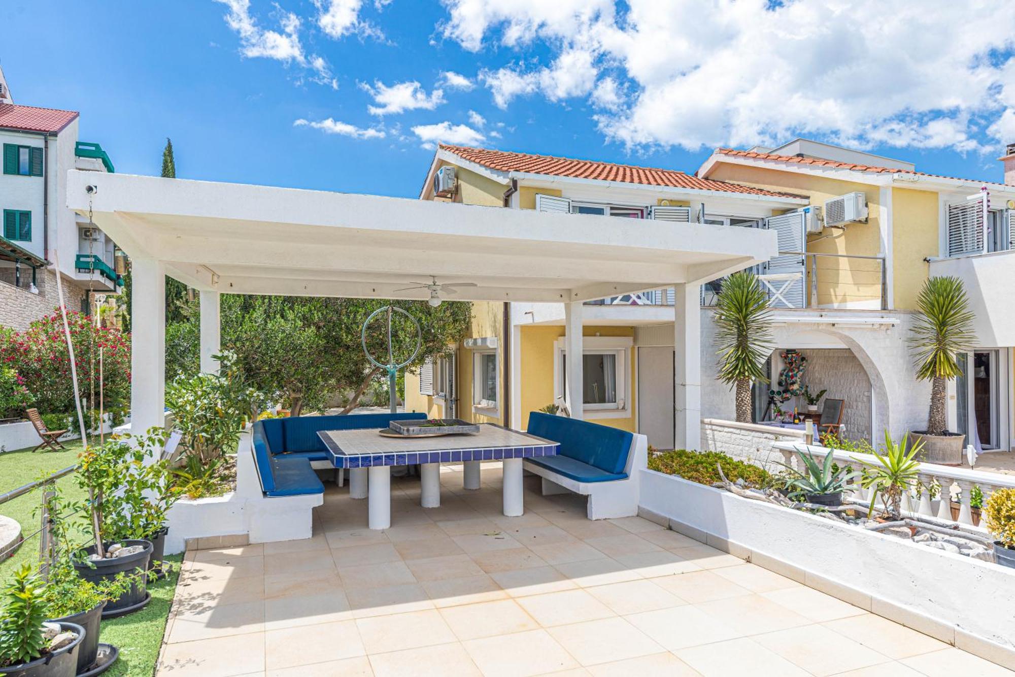 Villa Unique Sur La Plage Pour Des Vacances Inoubliables En Famille Ou Entre Amis Pour 10 Personnes Slatine Bagian luar foto